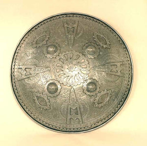 Round shield with dagger pattern